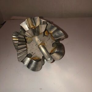 1930's rolling steel cookie cutter w/6 different cookie designs. Used